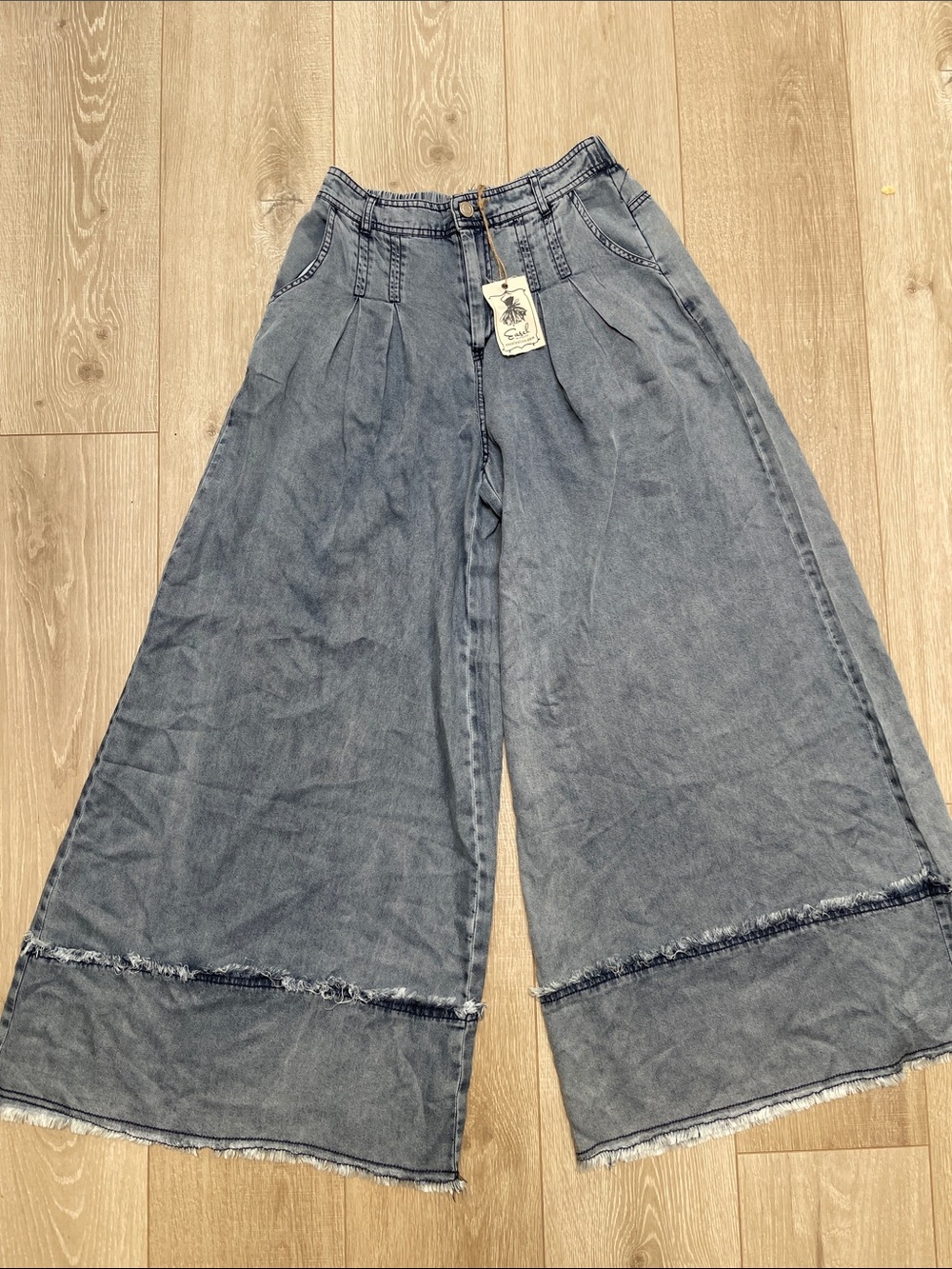 EASEL-light weight. Denim color.   Wide leg. Elastic waist